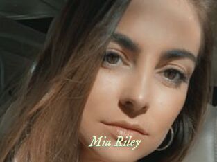 Mia_Riley