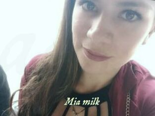 Mia_milk